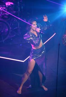Dua Lipa feet photo thumbnail