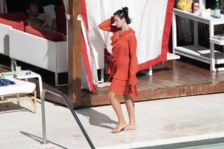 Dua Lipa feet photo thumbnail