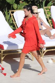 Dua Lipa feet photo thumbnail