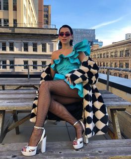 Dua Lipa feet photo thumbnail