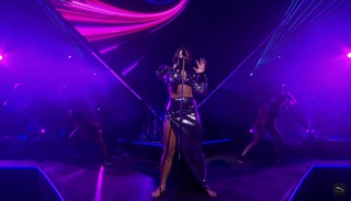 Dua Lipa feet photo thumbnail