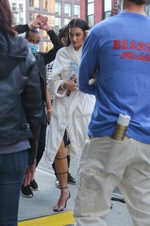 Dua Lipa feet photo thumbnail