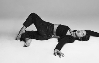 Dua Lipa feet photo thumbnail