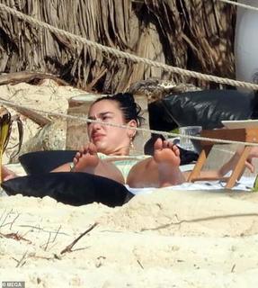 Dua Lipa feet photo thumbnail