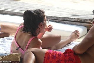 Dua Lipa feet photo thumbnail