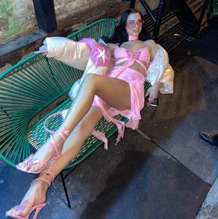 Dua Lipa feet photo thumbnail