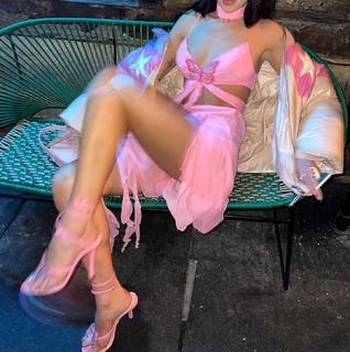 Dua Lipa feet photo thumbnail