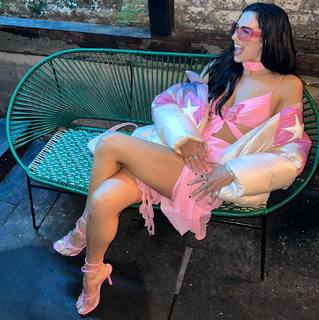 Dua Lipa feet photo thumbnail