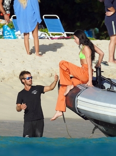 Dua Lipa feet photo thumbnail