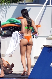 Dua Lipa feet photo thumbnail
