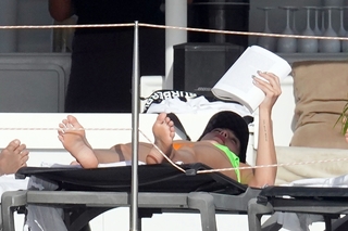 Dua Lipa feet photo thumbnail