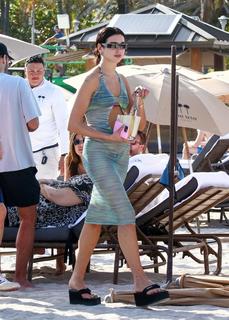 Dua Lipa feet photo thumbnail