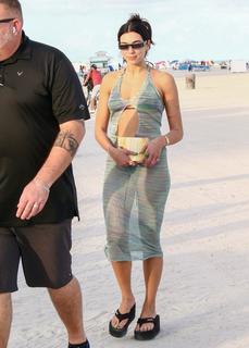 Dua Lipa feet photo thumbnail