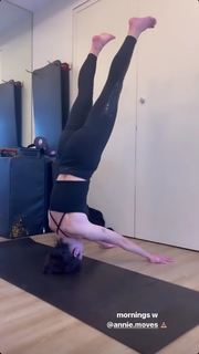 Dua Lipa feet photo thumbnail