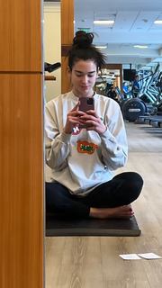 Dua Lipa feet photo thumbnail