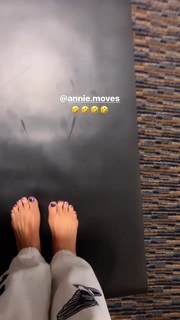 Dua Lipa feet photo thumbnail