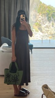 Dua Lipa feet photo thumbnail