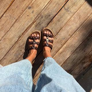 Dua Lipa feet photo thumbnail