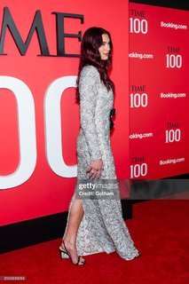 Dua Lipa feet photo thumbnail