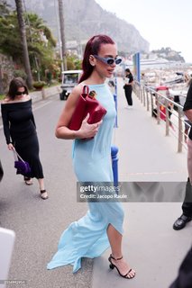 Dua Lipa feet photo thumbnail