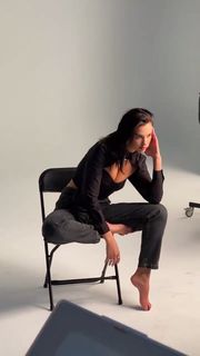 Dua Lipa feet photo thumbnail