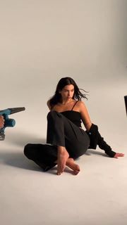 Dua Lipa feet photo thumbnail