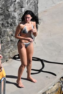 Dua Lipa feet photo thumbnail