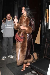 Dua Lipa feet photo thumbnail