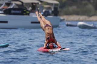 Dua Lipa feet photo thumbnail