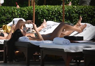 Dua Lipa feet photo thumbnail