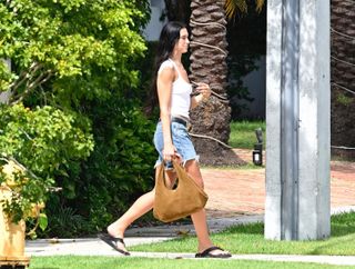 Dua Lipa feet photo thumbnail