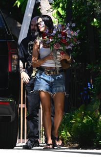 Dua Lipa feet photo thumbnail