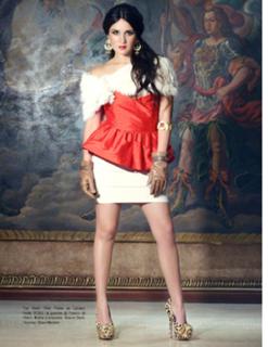 Dulce María feet photo thumbnail
