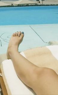 Dulce María feet photo thumbnail