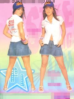 Dulce María feet photo thumbnail