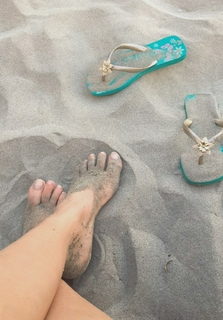 Dulce María feet photo thumbnail