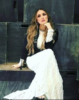 Dulce María feet photo thumbnail
