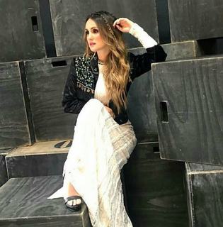 Dulce María feet photo thumbnail
