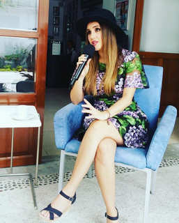 Dulce María feet photo thumbnail