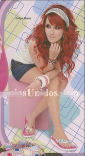 Dulce María feet photo thumbnail