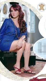 Dulce María feet photo thumbnail