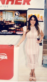 Dulce María feet photo thumbnail