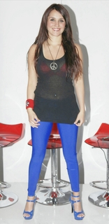 Dulce María feet photo thumbnail