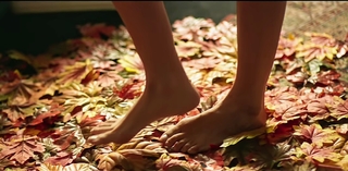 Dulce María feet photo thumbnail