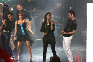 Dulce María feet photo thumbnail