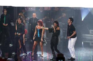 Dulce María feet photo thumbnail
