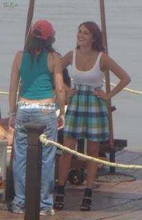 Dulce María feet photo thumbnail