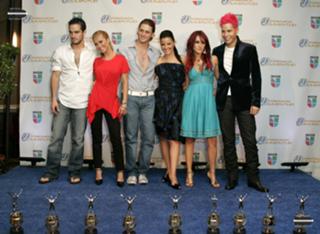 Dulce María feet photo thumbnail