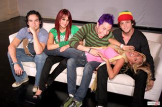 Dulce María feet photo thumbnail