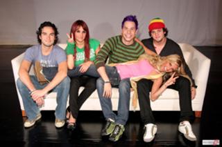 Dulce María feet photo thumbnail